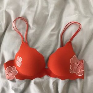 VERY SEXY Victoria’s Secret Push Up Bra
